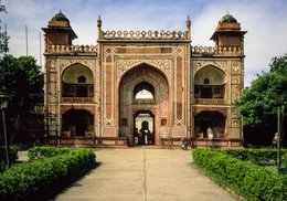Agra;-Architecture;-Baby-Taj;-Chhatri;-East-gate;-Gateway;-India;-Itimad-ud-Daulah;-Kaleidos;-Kaleidos-images;-La-parole-à-limage;-Mausoleum;-Mirza-Ghiyas-Beg;-Mughal;-Nur-Jahan;-Red-sandstone;-Stories-Pictures;-Tarek-Charara;-Tomb;-Uttar-Pradesh;-White-marble